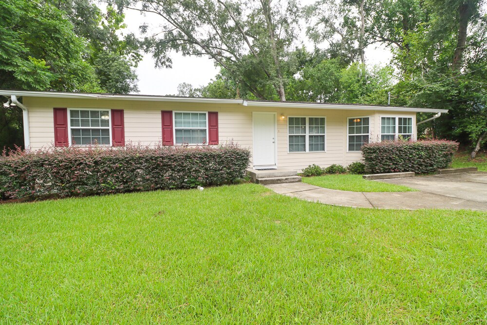 1904 Karen Ln in Tallahassee, FL - Building Photo