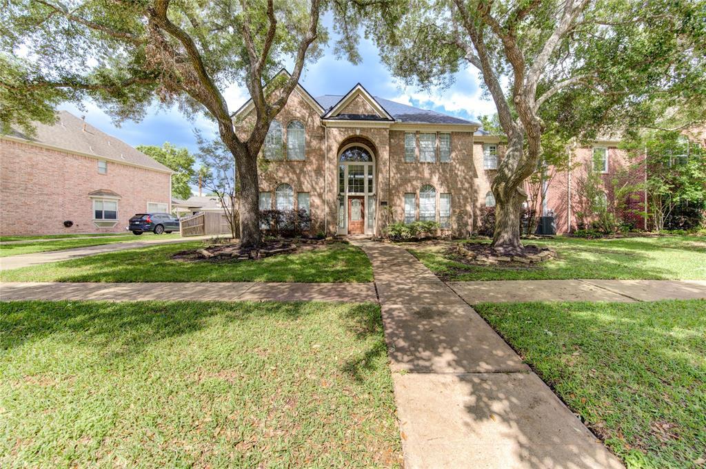 5007 Cambridge St in Sugar Land, TX - Building Photo
