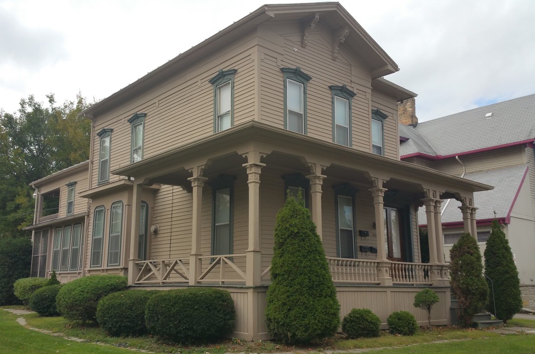 Court St Apartments in Saginaw, MI - Building Photo