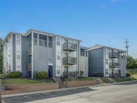 The Life at Highland Village in Kansas City, MO - Building Photo