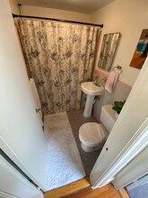 1060 Beacon St, Unit 3 in Brookline, MA - Foto de edificio - Building Photo