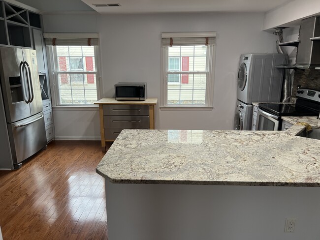 94 N Bedford St, Unit B in Arlington, VA - Building Photo - Building Photo