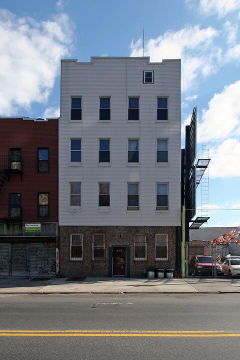 415 Bushwick Avenue in Brooklyn, NY - Building Photo