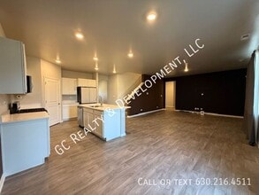 1694 Cottage Dr in Pingree Grove, IL - Building Photo - Building Photo