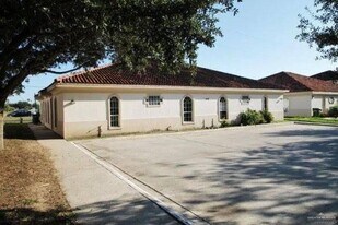 604 Buena Vista Dr, Unit F in Weslaco, TX - Building Photo