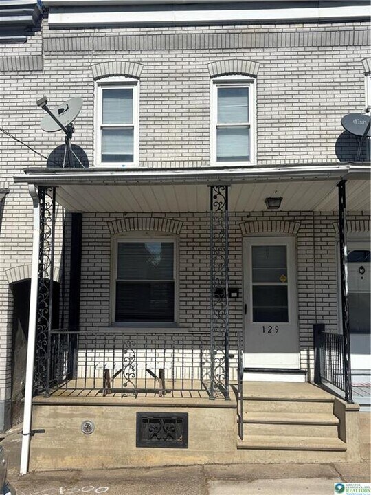 129 E Ettwein St in Bethlehem, PA - Building Photo