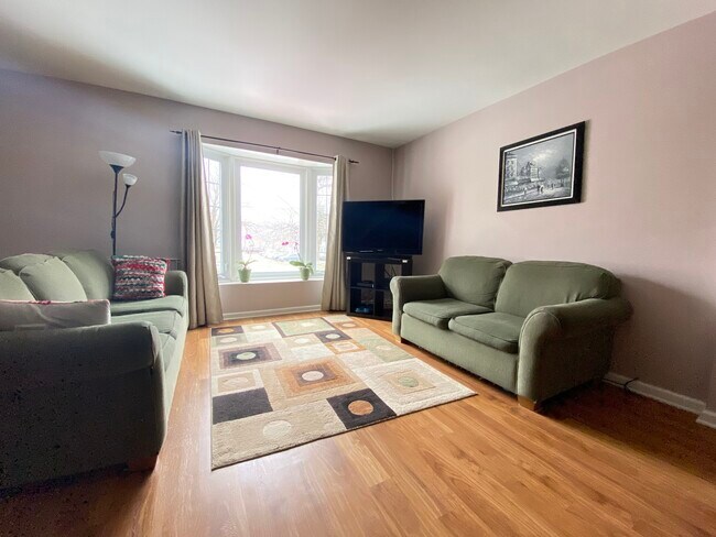 1949 Governors Ln in Hoffman Estates, IL - Building Photo - Building Photo