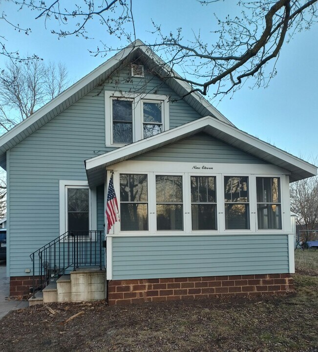 911 Willow St in Faribault, MN - Building Photo