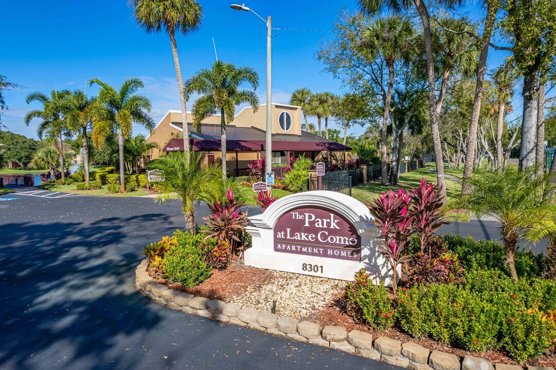 The Park at Lake Como in Tampa, FL - Foto de edificio