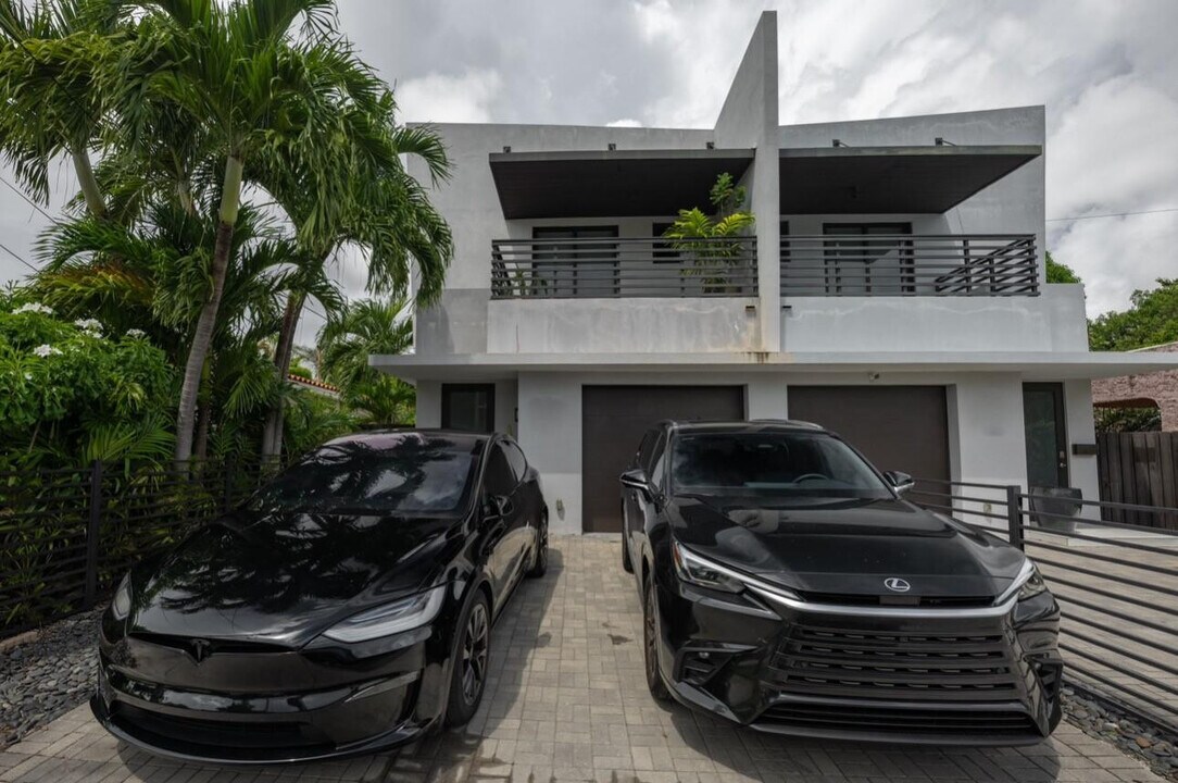 1635 SW 19th Ter in Miami, FL - Building Photo