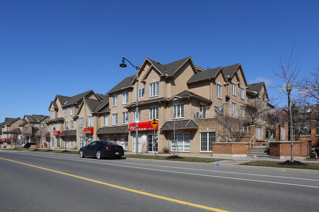 10 Cox Blvd in Markham, ON - Building Photo
