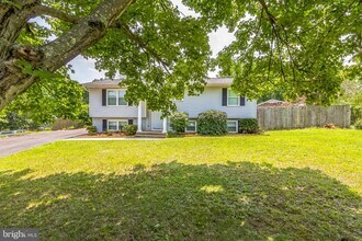 311 Oakridge Dr in Stafford, VA - Building Photo - Building Photo