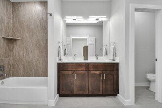 9808 Nedwald St in Houston, TX - Building Photo - Building Photo