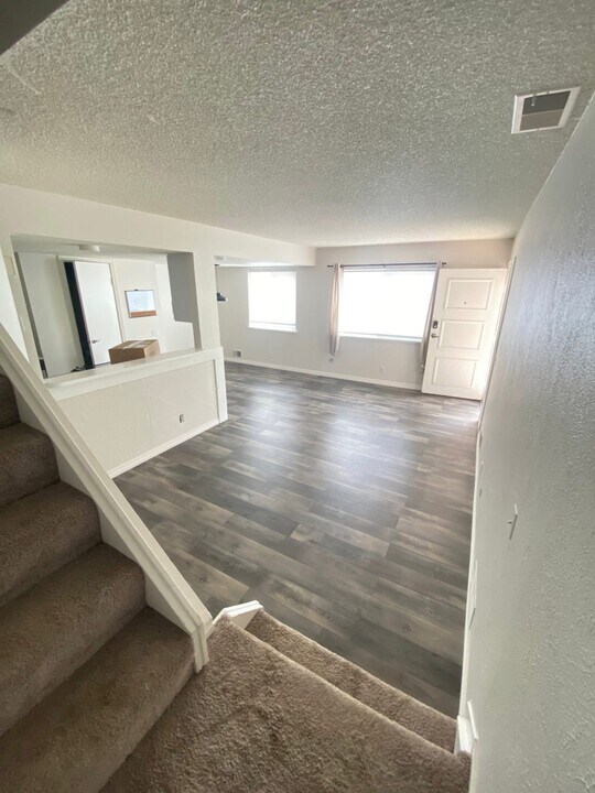 9255 E Lehigh Ave in Denver, CO - Building Photo