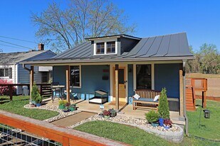 221 Spruce St in Charlottesville, VA - Building Photo