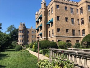 2448 W Greenleaf Ave, Unit 3 in Chicago, IL - Foto de edificio - Building Photo