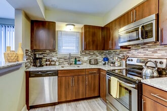 The Sans Souci in Ann Arbor, MI - Foto de edificio - Building Photo