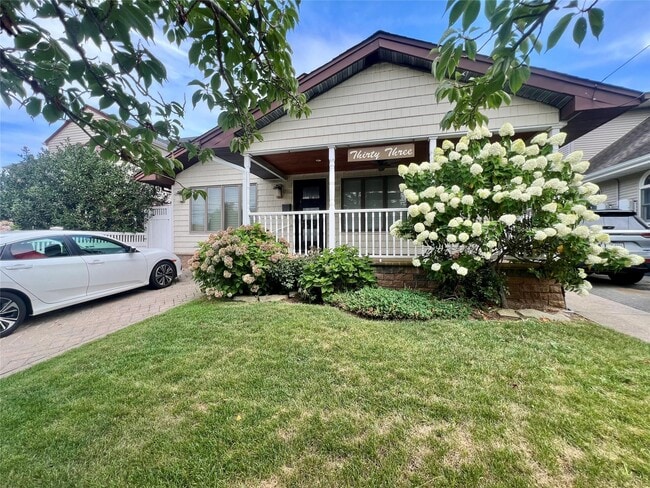 property at 33 Waterford Rd