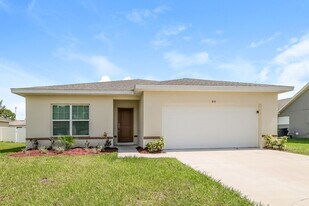 850 San Jose Ct in Poinciana, FL - Building Photo