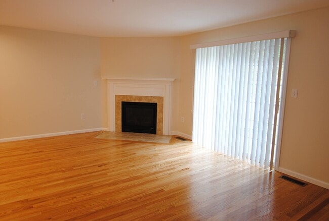 109 Overlook Cir in Hudson, NH - Building Photo - Building Photo