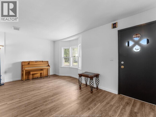 1133 Moy Ave in Windsor, ON - Building Photo - Building Photo