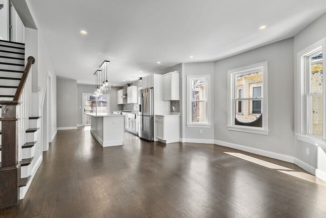 83 Centre St in Boston, MA - Foto de edificio - Building Photo