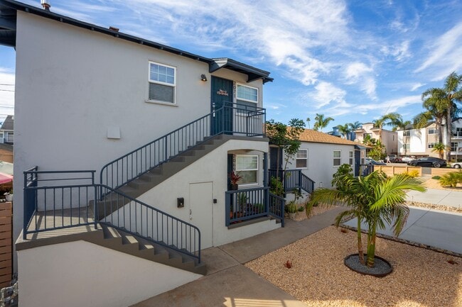 2067 Emerald St in San Diego, CA - Building Photo - Building Photo