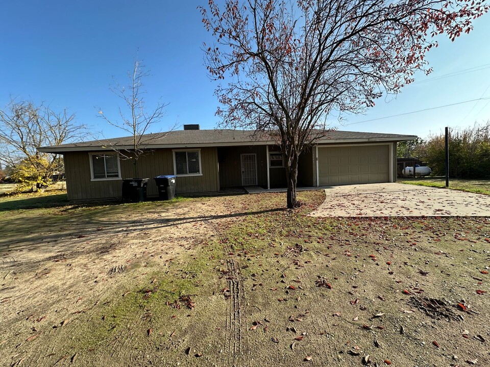 18444 Daley Rd in Madera, CA - Building Photo