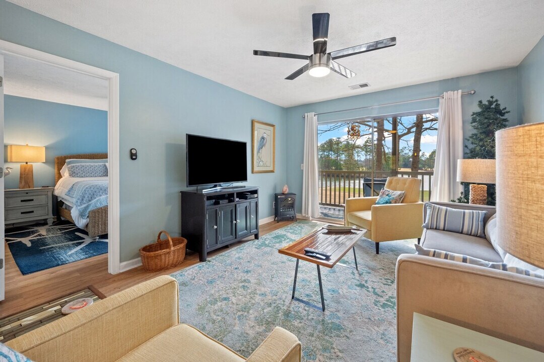 117 Pinehurst Ln in Pawleys Island, SC - Foto de edificio