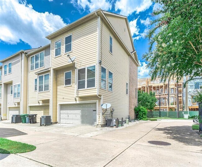 1706 Dennis St in Houston, TX - Building Photo - Building Photo