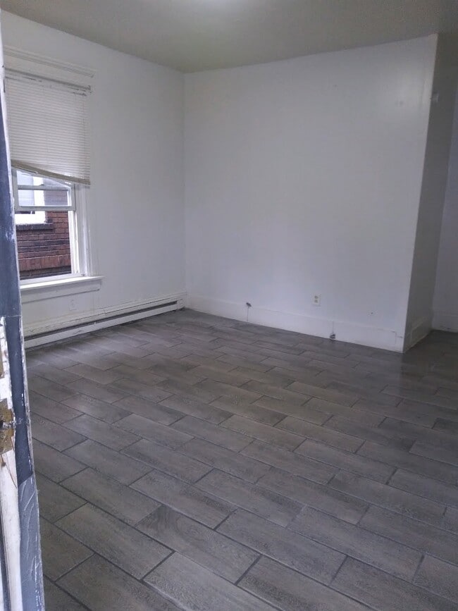 818 Shorb Ave NW, Unit 3