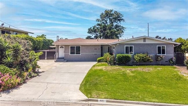 835 Magarian Rd in Fallbrook, CA - Foto de edificio - Building Photo