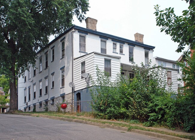 201-203 Sterrett Ave in Covington, KY - Foto de edificio - Building Photo