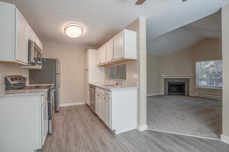 Hampshire Downs in Hillsboro, OR - Building Photo - Interior Photo