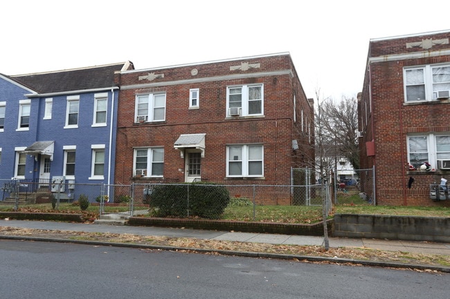 1633 W Virginia Ave NE in Washington, DC - Building Photo - Building Photo