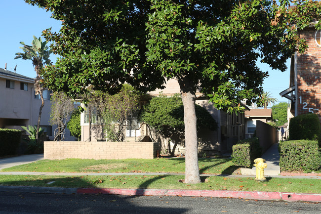 121 N Belmont St in Glendale, CA - Building Photo - Building Photo