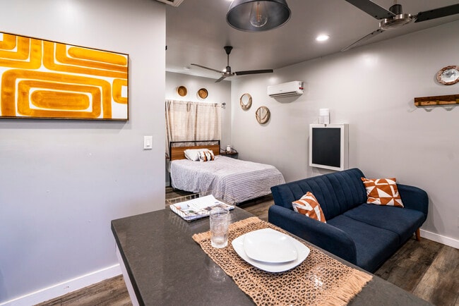 6403 Arlington Ave in Los Angeles, CA - Building Photo - Building Photo