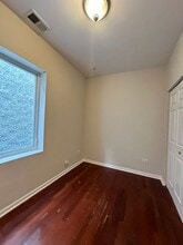 7654 S Colfax Ave in Chicago, IL - Building Photo - Building Photo