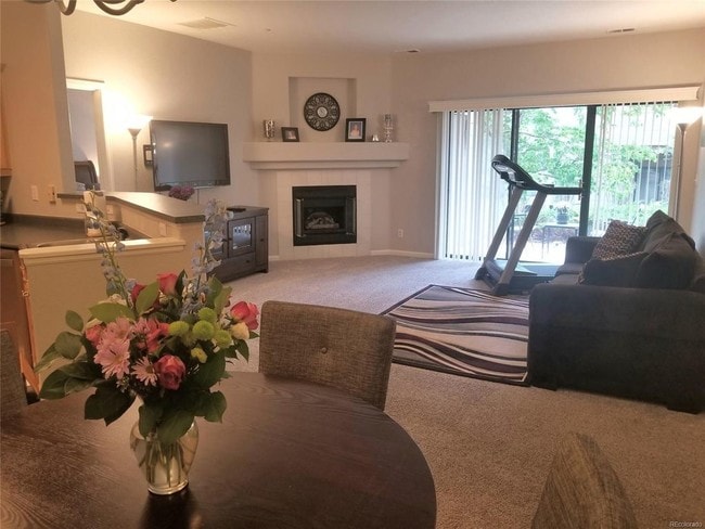 7394 S Alkire St, Unit 102 in Littleton, CO - Foto de edificio - Building Photo