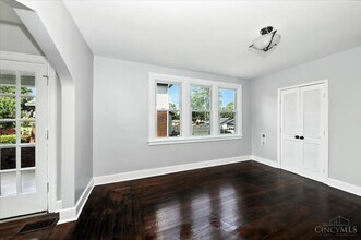 1810 Berkley Ave, Unit 1st Floor in Cincinnati, OH - Building Photo - Building Photo