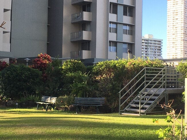 2651 Kuilei St, Unit B76 in Honolulu, HI - Building Photo - Building Photo