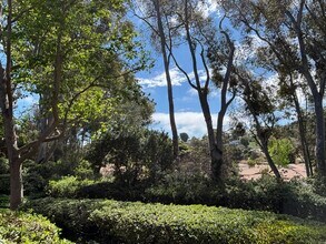 8860 Villa La Jolla Dr in San Diego, CA - Building Photo - Building Photo