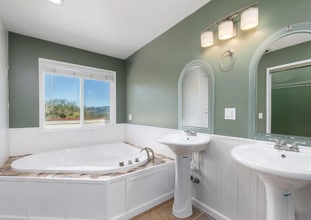 1088 Palomino Rd in Cloverdale, CA - Building Photo - Building Photo