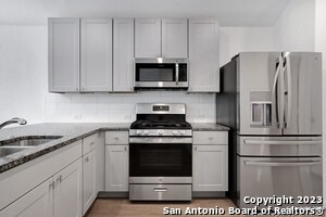 9242 Landa Falls in San Antonio, TX - Building Photo - Building Photo