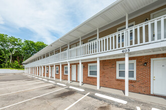 Highland Apartments in Clarksville, TN - Building Photo - Building Photo