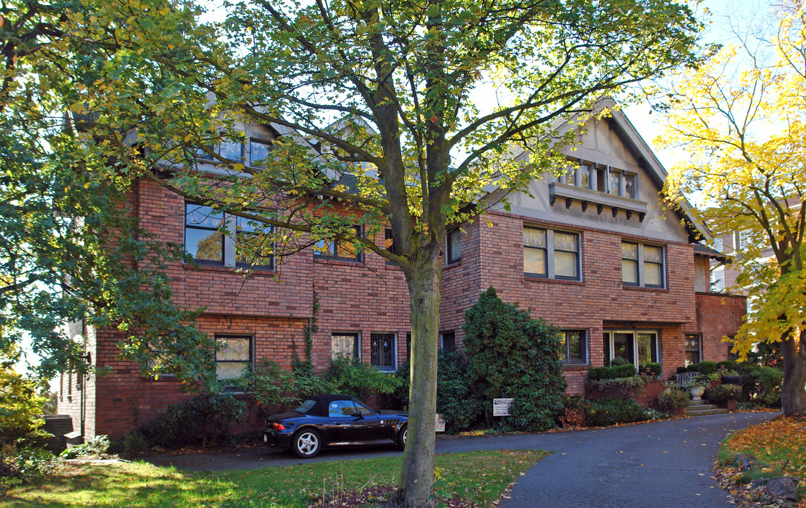 Gable House in Seattle, WA - Building Photo