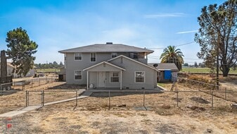 8795 Olive Ave in Winton, CA - Building Photo