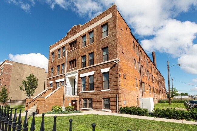 The Charlotte Apartments in Detroit, MI - Building Photo - Building Photo