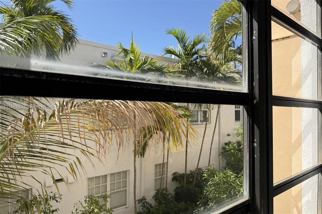 411 Meridian Ave in Miami Beach, FL - Building Photo