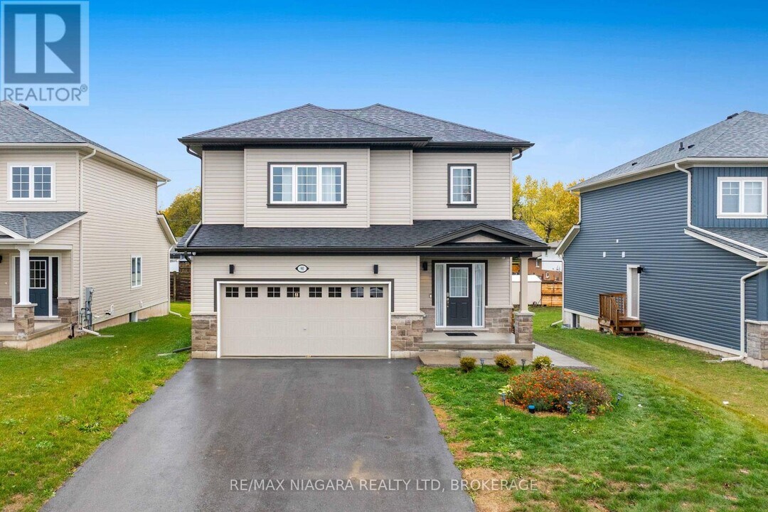 90 Hillcrest Rd in Port Colborne, ON - Building Photo